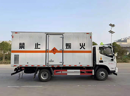 宋洛乡爆破器材运输车